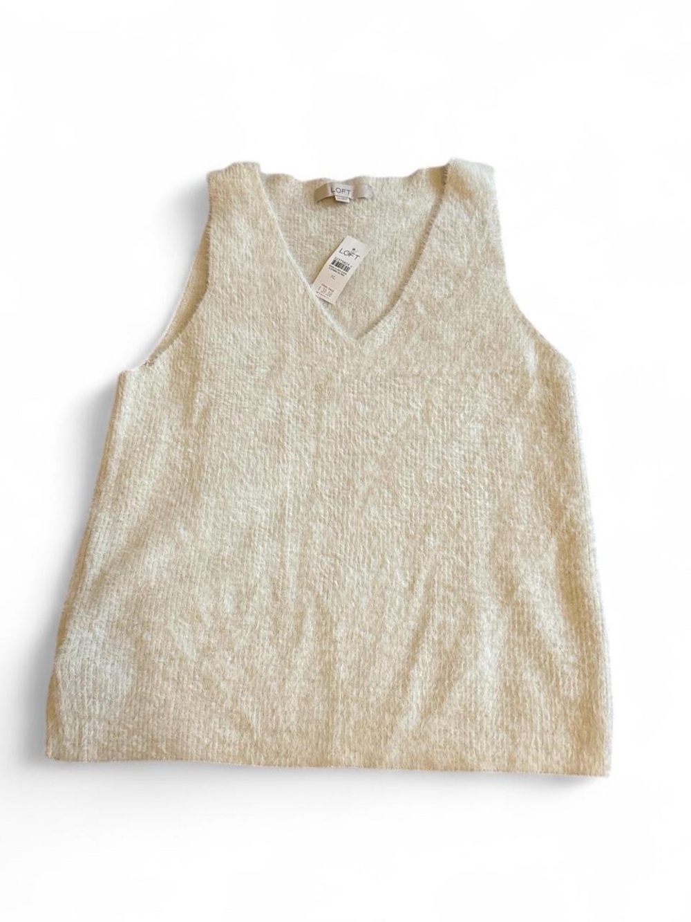 Cozy cream v-neck XL fuzzy sweater tank with gold threading